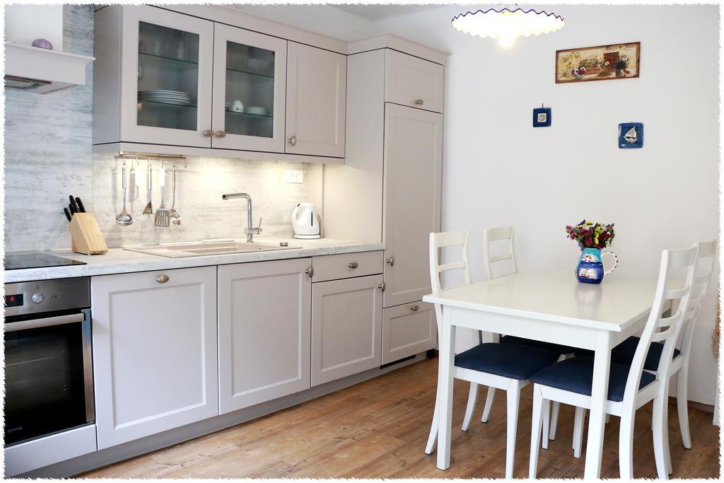 Apartment Dane Примоштен Экстерьер фото