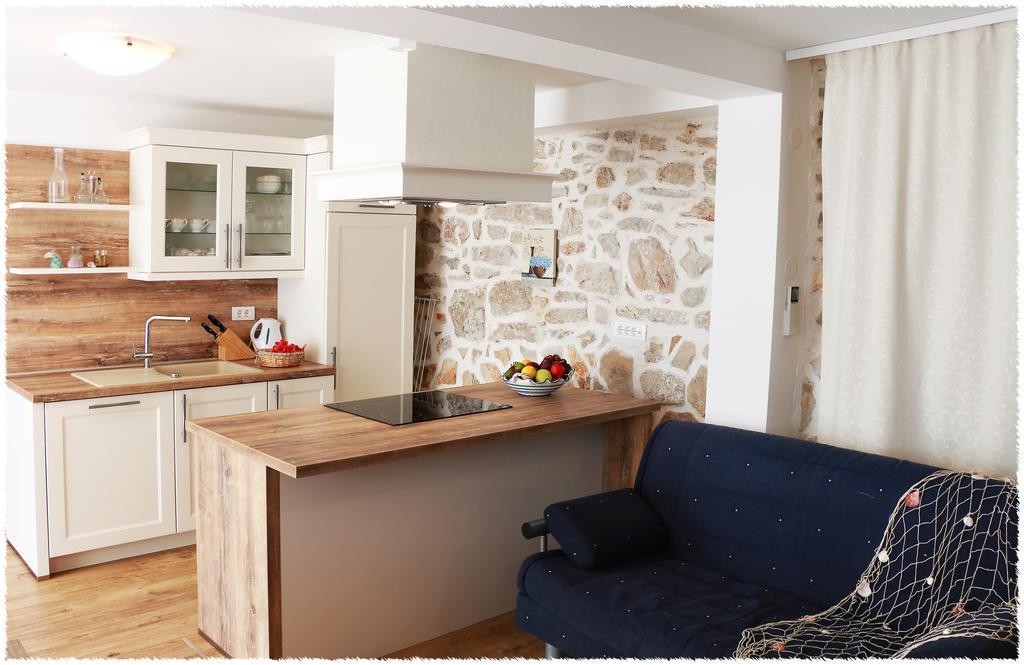 Apartment Dane Примоштен Экстерьер фото